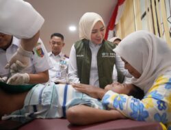 Peringati Hari Ibu ke-97, TP PKK Lampung Gelar Khitanan Massal dan Serahkan Bantuan Biaya Berobat
