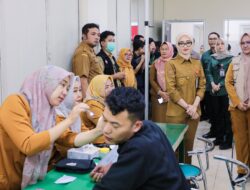 Wagub Jihan Nurlela Tinjau Pelaksanaan Cek Kesehatan Gratis di Komunitas Pedagang Besar Farmasi